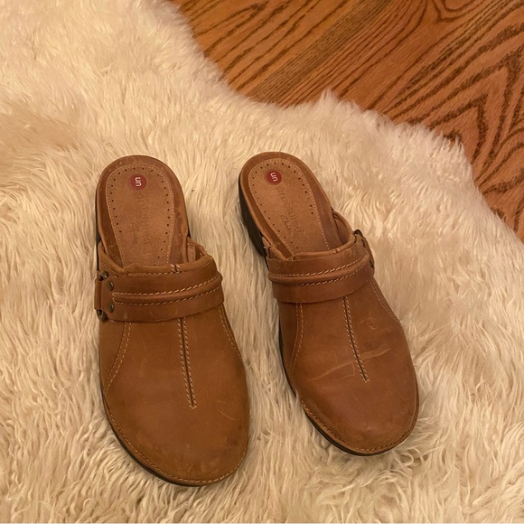 ⭐️ Clark’s Lightweight Slide Slip On Brown size 6 - Picture 2 of 7